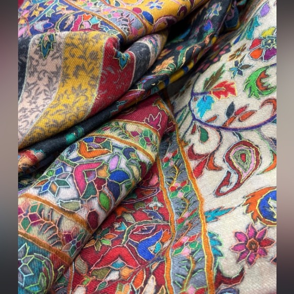 Authentic Kashmiri kalamkari handmade shawl in different designs unisex - Picture 5 of 6